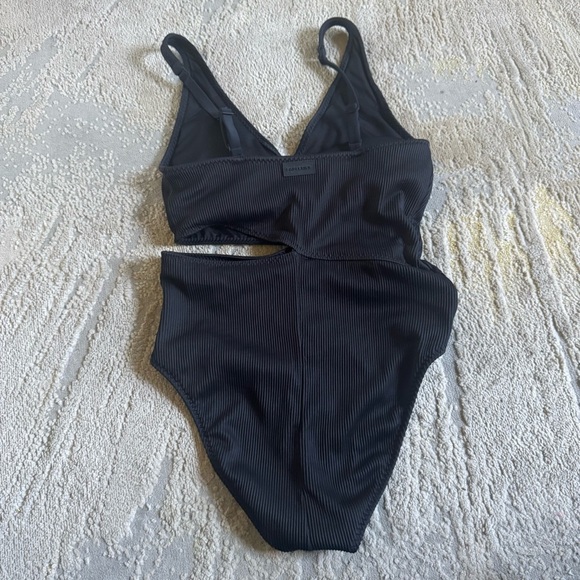 Fabletics One Piece black Swimsuit bathing suit Asymmetrical Cutout medium new - Picture 8 of 12
